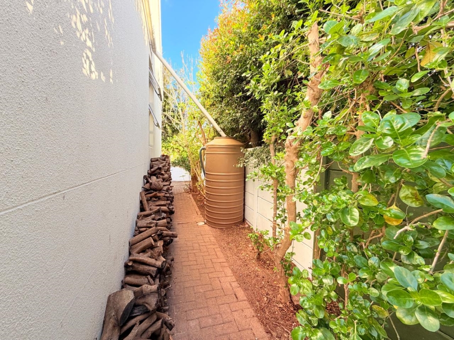 To Let 3 Bedroom Property for Rent in Pinehurst Western Cape